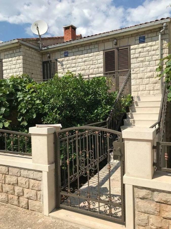 Apartmani Ivelic Supetar Eksteriør bilde