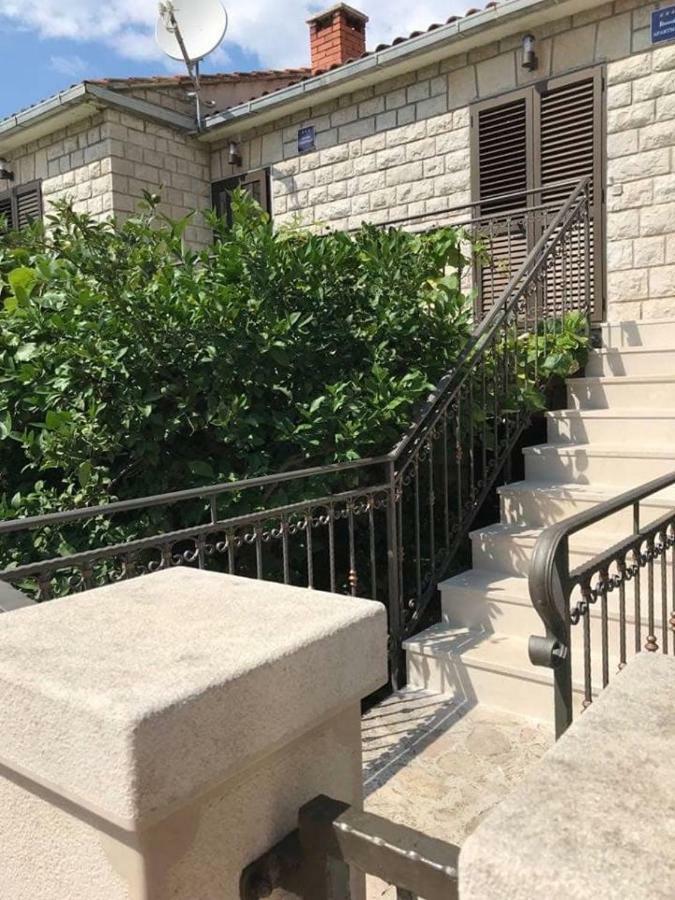 Apartmani Ivelic Supetar Eksteriør bilde